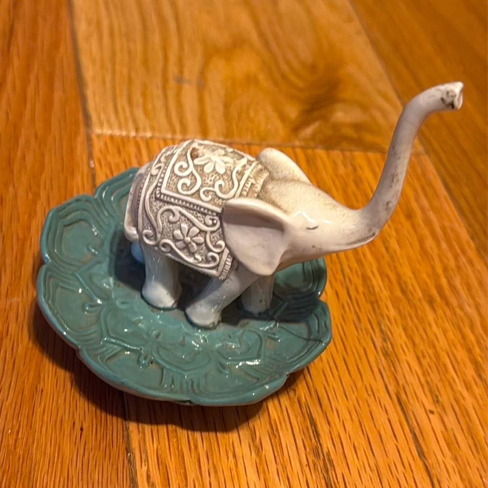 Vintage elephant ring holder - Picture 1 of 5